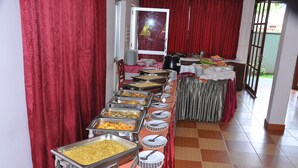 Frühstück, Mittagessen und Abendessen
