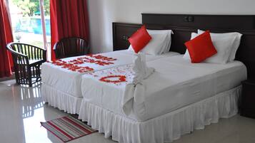 Chambre Deluxe Double ou avec lits jumeaux, 1 très grand lit | Fer et planche à repasser, lits pliants/supplémentaires, Wi-Fi gratuit