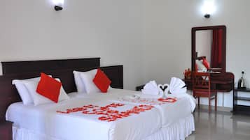 Kamar Double atau Twin Deluks, 1 Tempat Tidur King | Setrika/meja setrika, tempat tidur lipat/tambahan, dan Wi-Fi gratis
