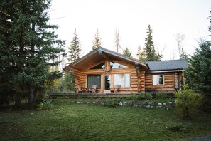 Exterior - Ten-ee-ah Lodge & Campground (Lac La Hache)