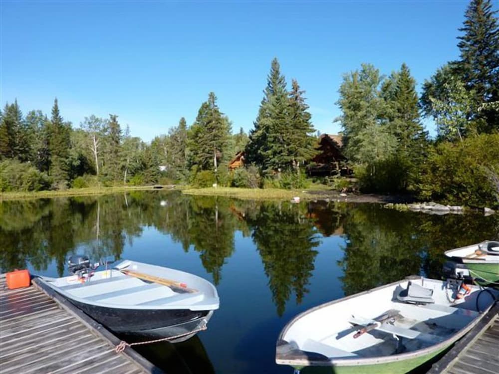 Ten-ee-ah Lodge Wilderness Resort by null