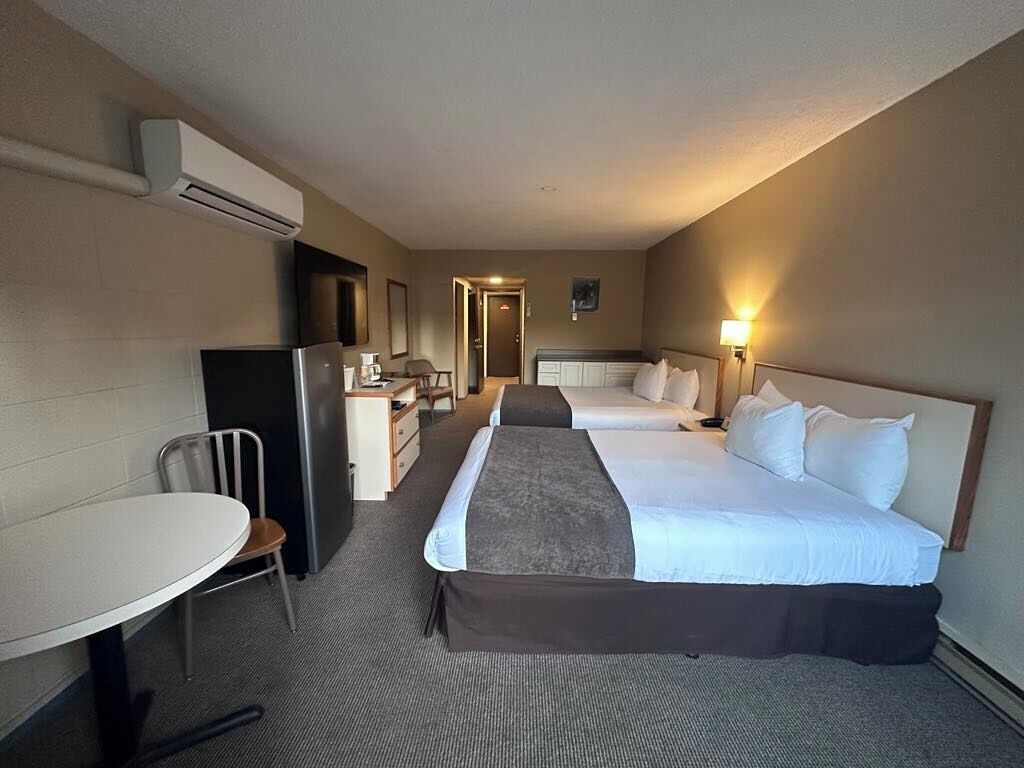 Classic-Doppelzimmer, 2 Queen-Betten | Individuell dekoriert, individuell eingerichtet, Schreibtisch