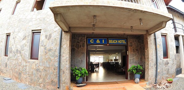 Property entrance - C&I Beach Hotel (Chilaw)