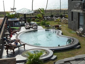Outdoor pool - C&I Beach Hotel (Chilaw)