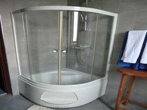 Phòng Suite Junior | Buồng tắm vòi sen