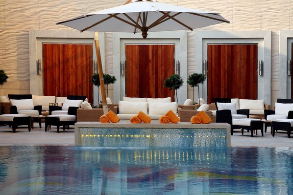 Outdoor pool, pool umbrellas