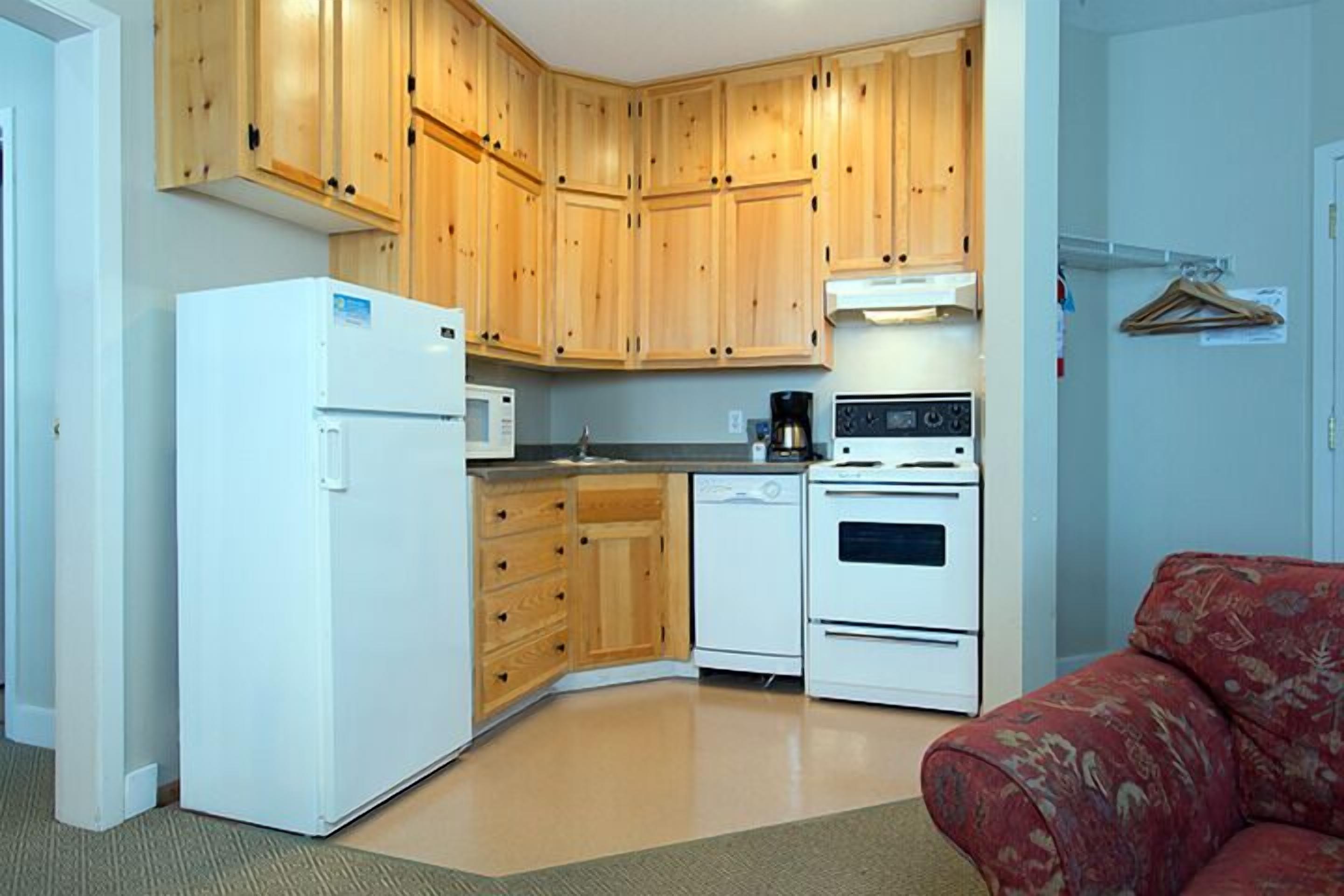 microwave, coffee/tea maker, toaster