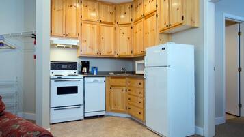 Microwave, coffee/tea maker, toaster