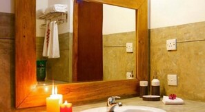 Bathroom sink - Suwaya Villa (Tangalle)