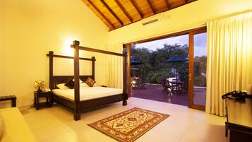 Luxury Double Room, 1 Bedroom, Jetted Tub | 1 bedroom, in-room safe, desk, iron/ironing board