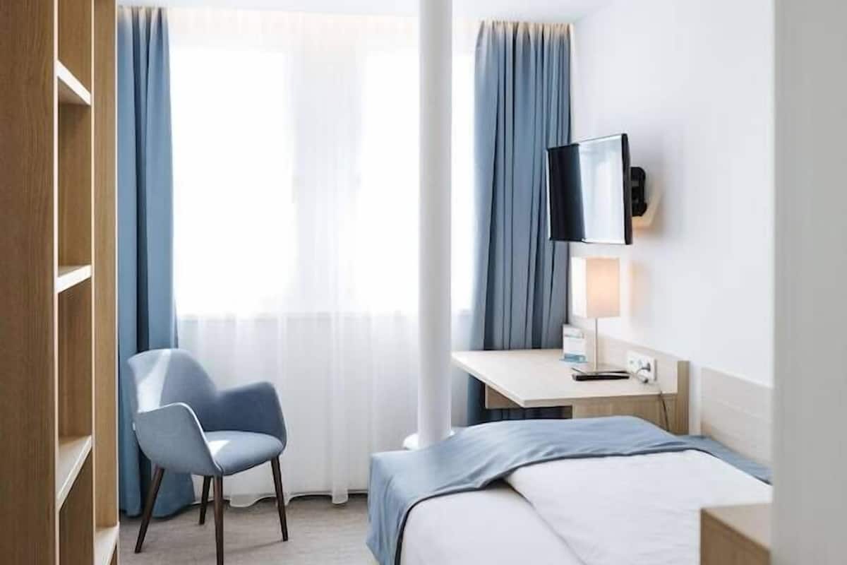 Ropa de cama hipoalergénica, escritorio y cortinas blackout 