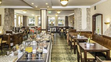 Daily buffet breakfast (EUR 9.00 per person)