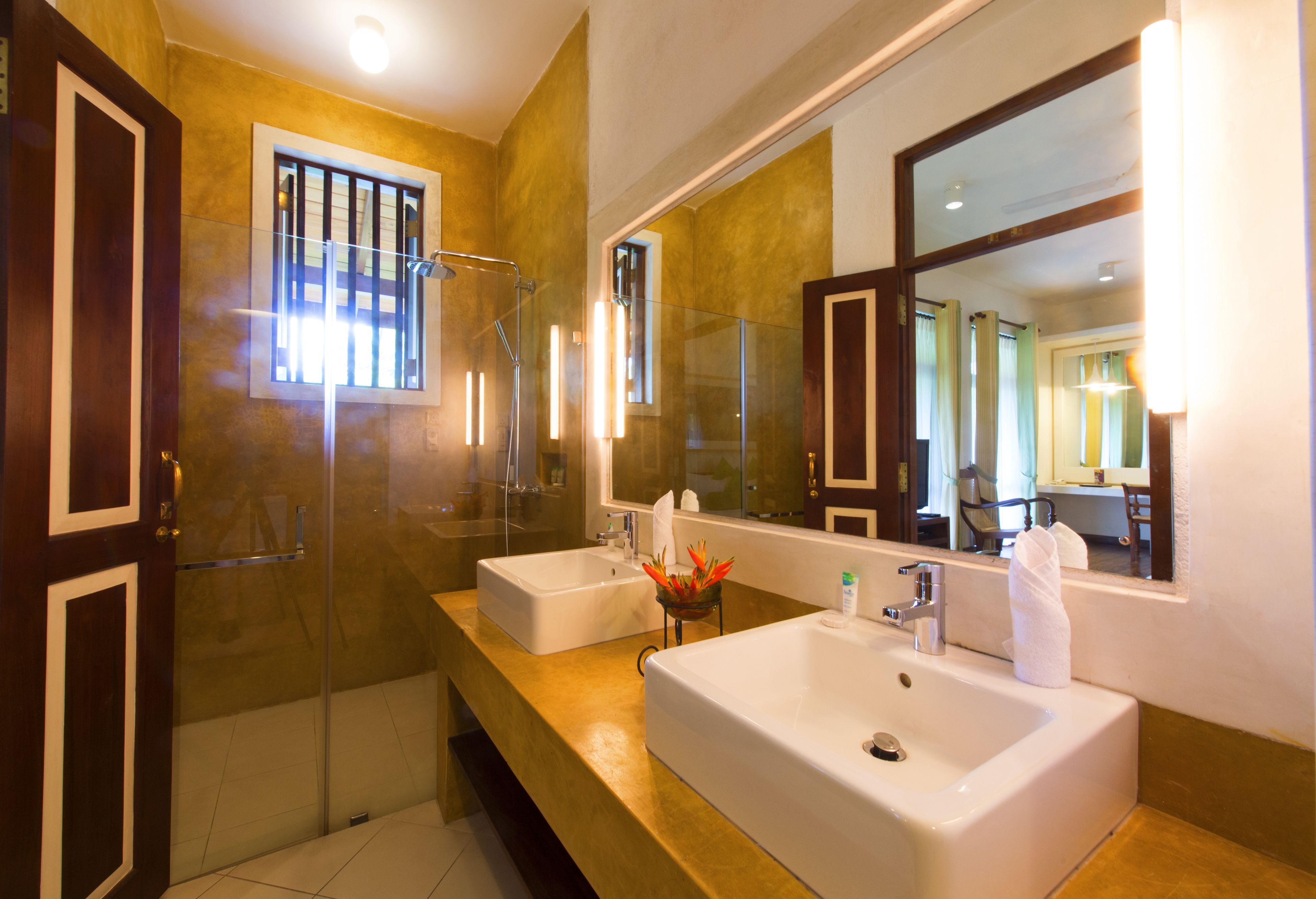 shower, rainfall showerhead, free toiletries, slippers