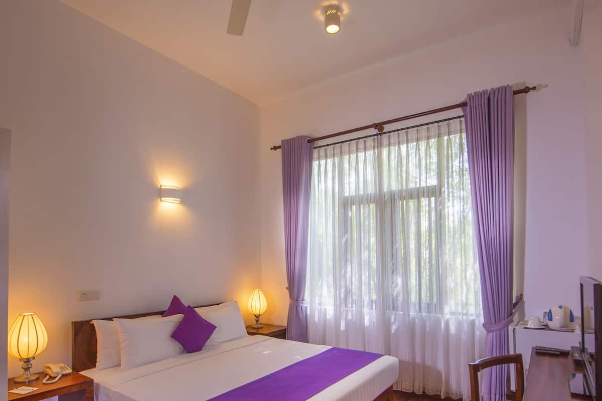 Premium bedding, minibar, in-room safe, desk