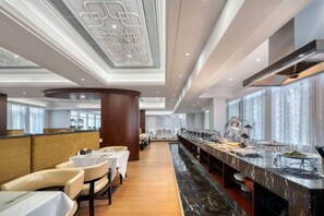 A modern hotel dining area with a long counter, seating, and a decorative ceiling. - Meiyuan Hotel (Ningbo)