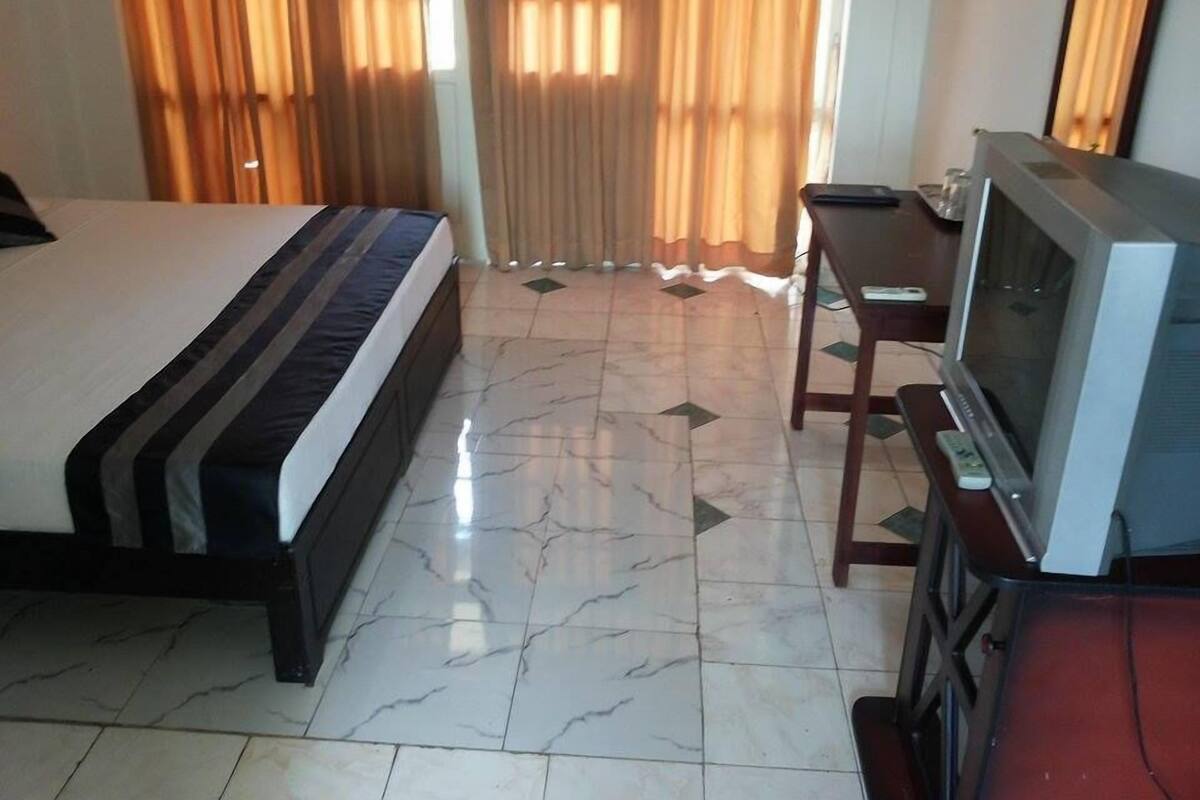Standard Double Room | Minibar, in-room safe, desk, blackout curtains