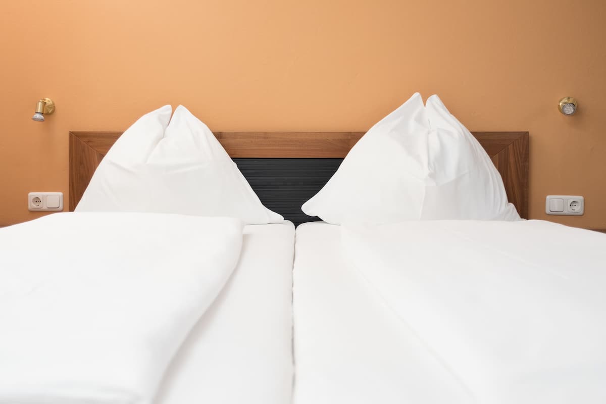 standard double room | down duvets, minibar, in-room safe, desk