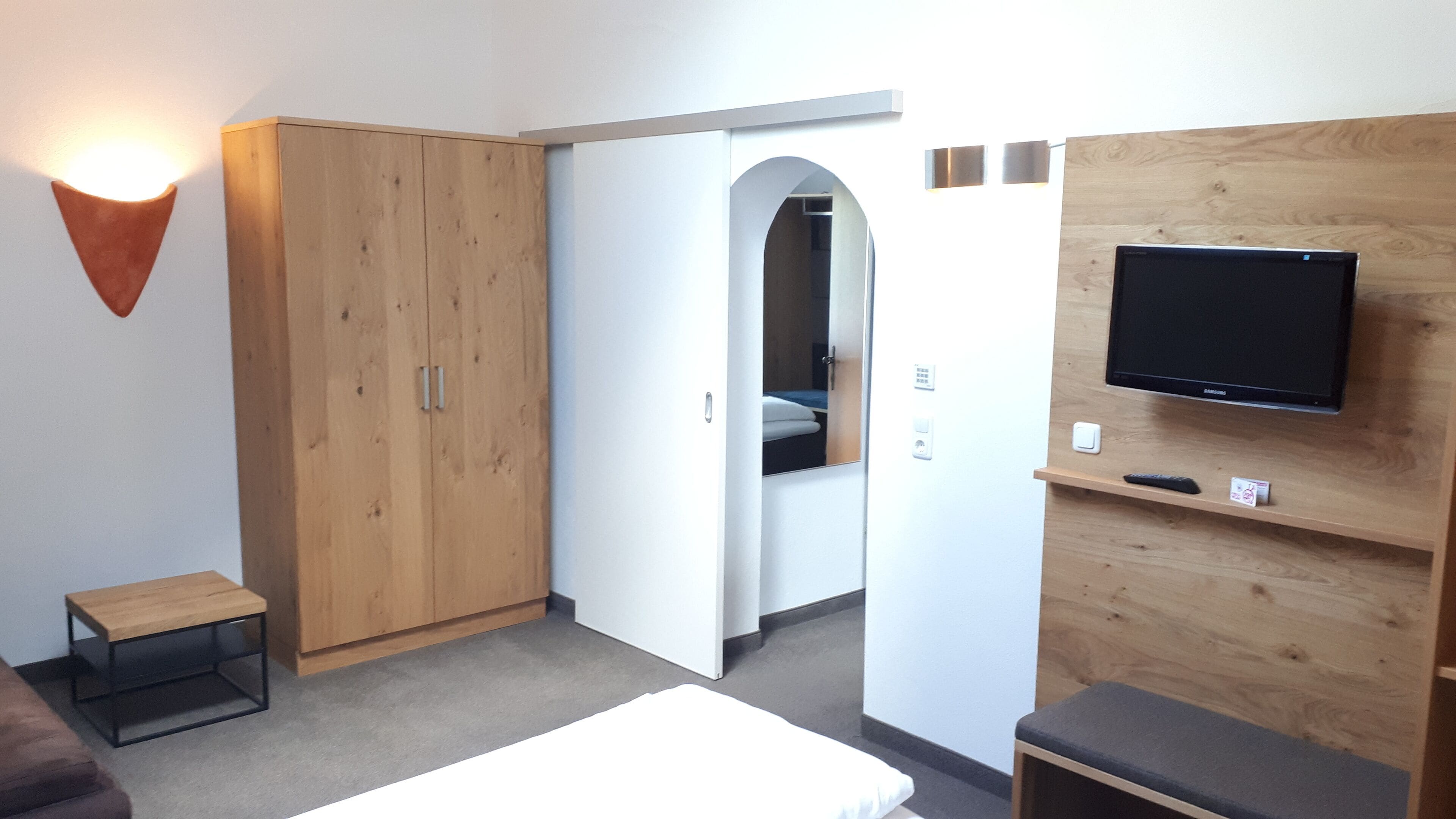 普通套房 | 羽絨被、迷你吧、房內夾萬、書桌