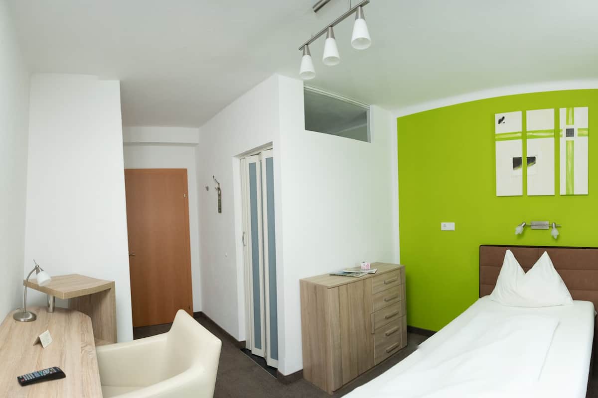 Standard Single Room | Down comforters, minibar, in-room safe, desk