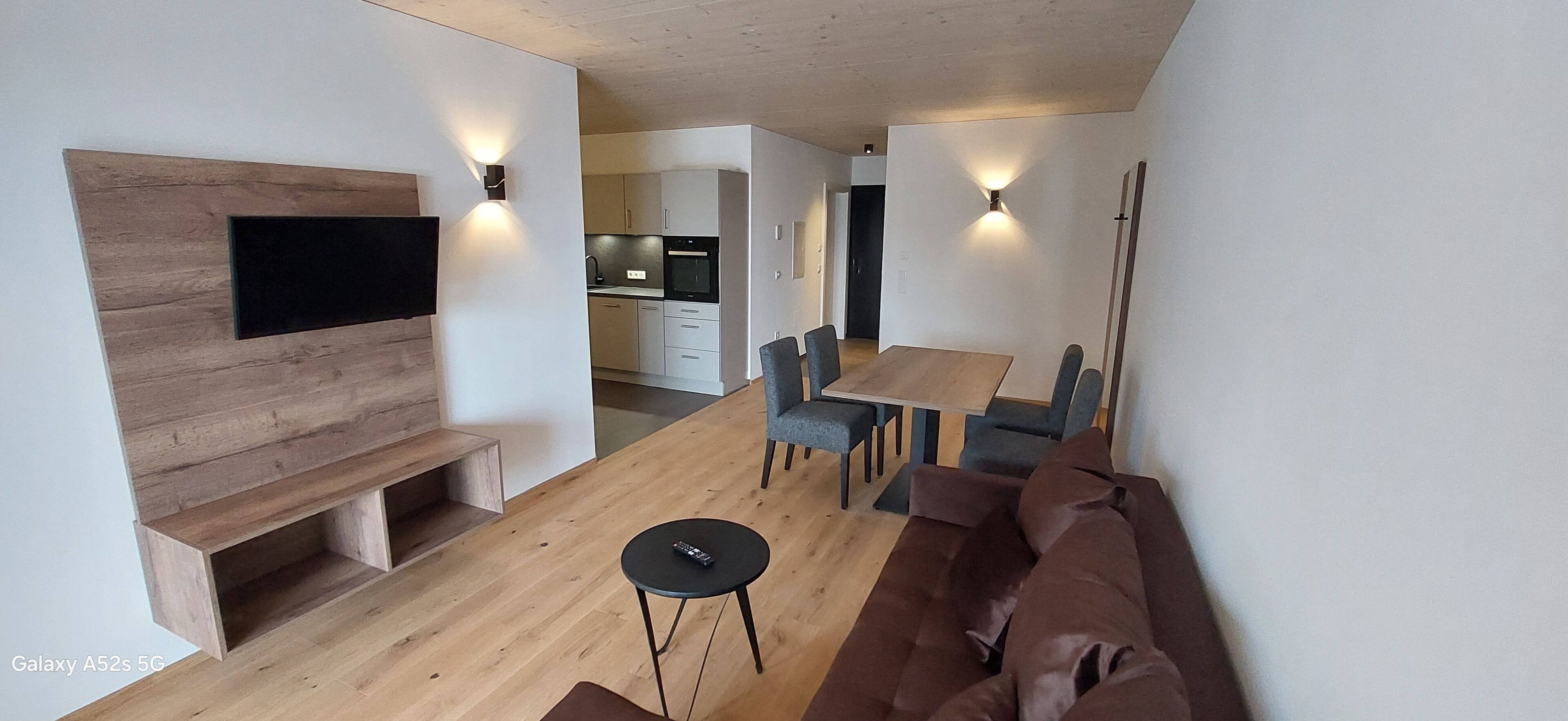 高級複式房屋 | 羽絨被、迷你吧、房內夾萬、書桌