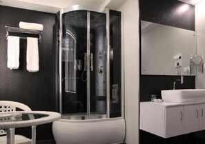 Bathroom - The Palace (Negombo)