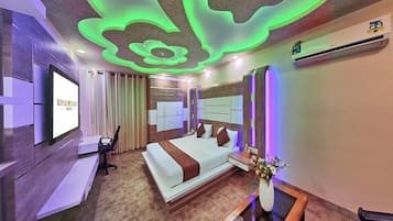 Phòng Suite | Bộ đồ giường cao cấp, bàn, bàn ủi/dụng cụ ủi quần áo