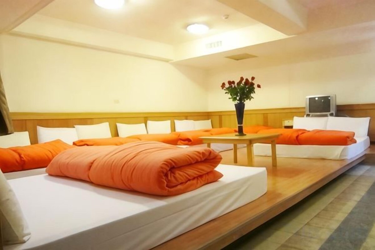 Ten-person Room