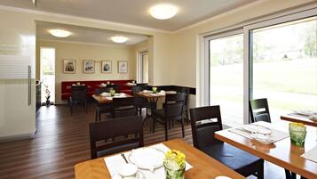 Free daily buffet breakfast