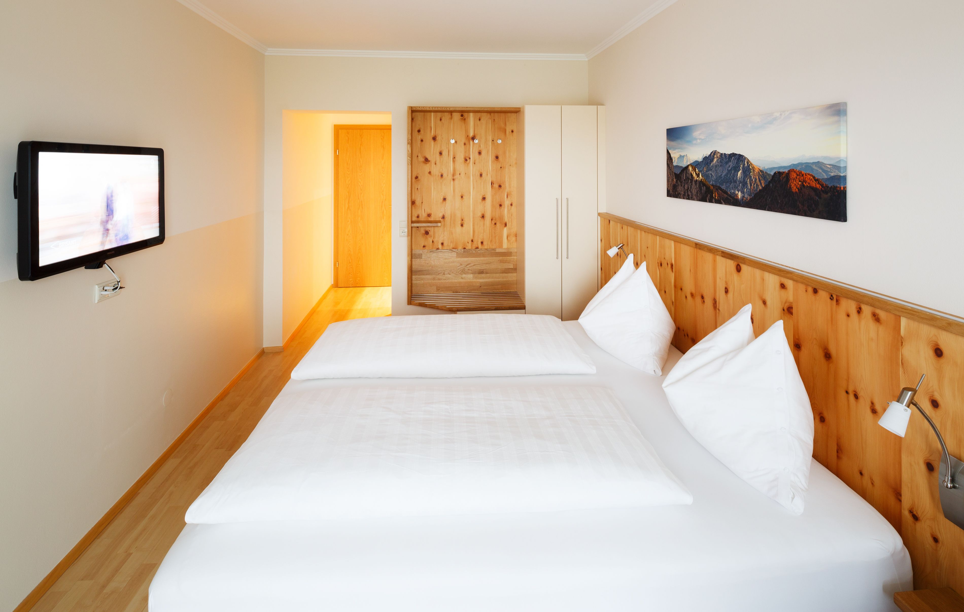 Comfort Double Room, 1 Bedroom | Individually decorated, individually furnished, desk, blackout drapes