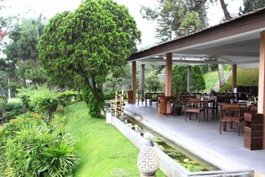 Tempat makan outdoor