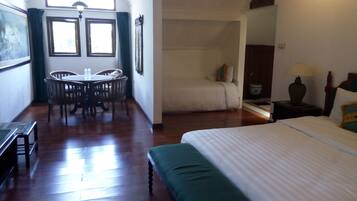 Perhehuone | Työpöytä, ilmainen Wi-Fi