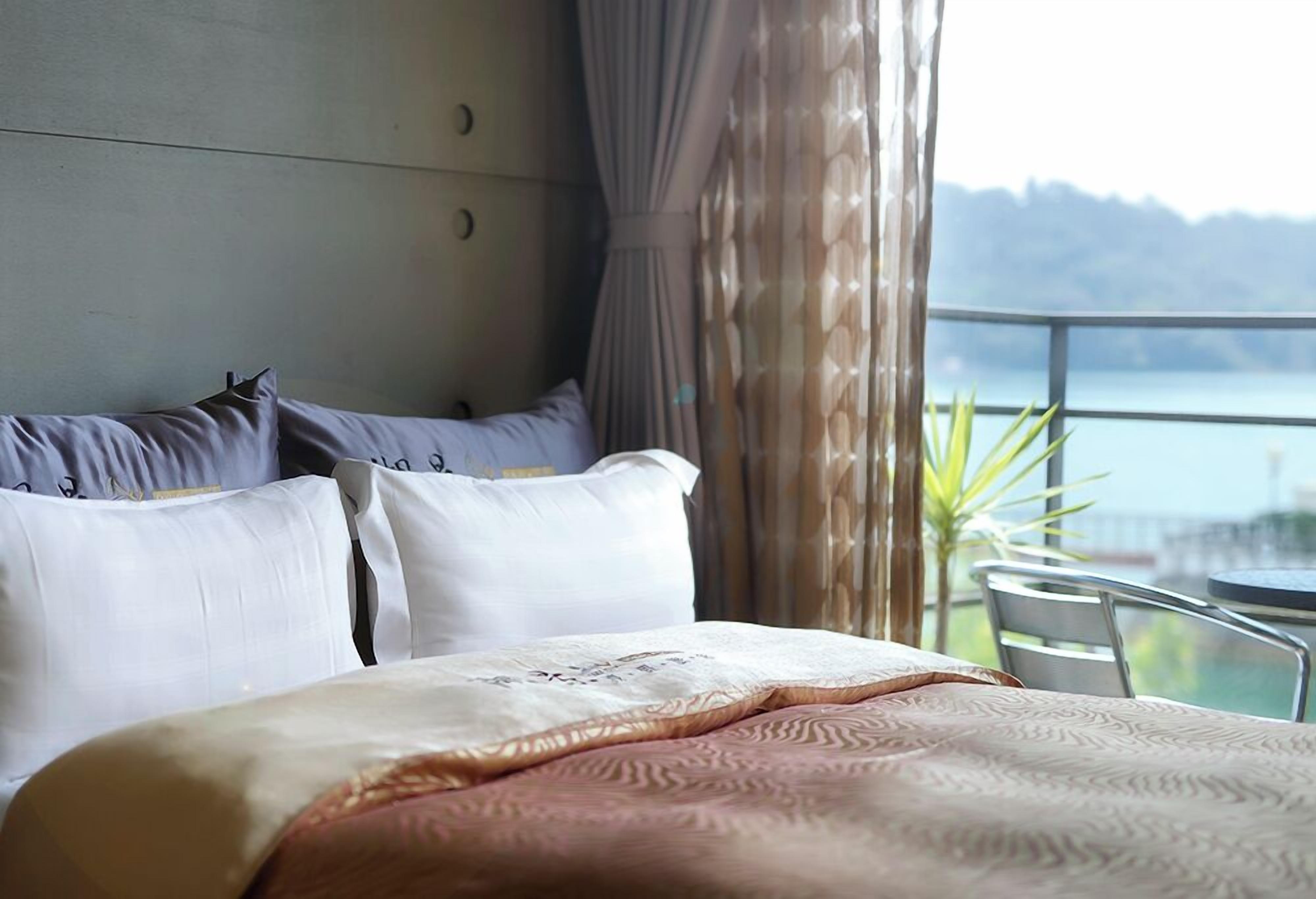 Quadruple Room, Lake View | Desk, free WiFi, bed sheets