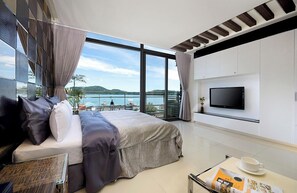 Superior Double Room, Lake View | Desk, free WiFi, bed sheets - LakeView Homestay (Yuchi)