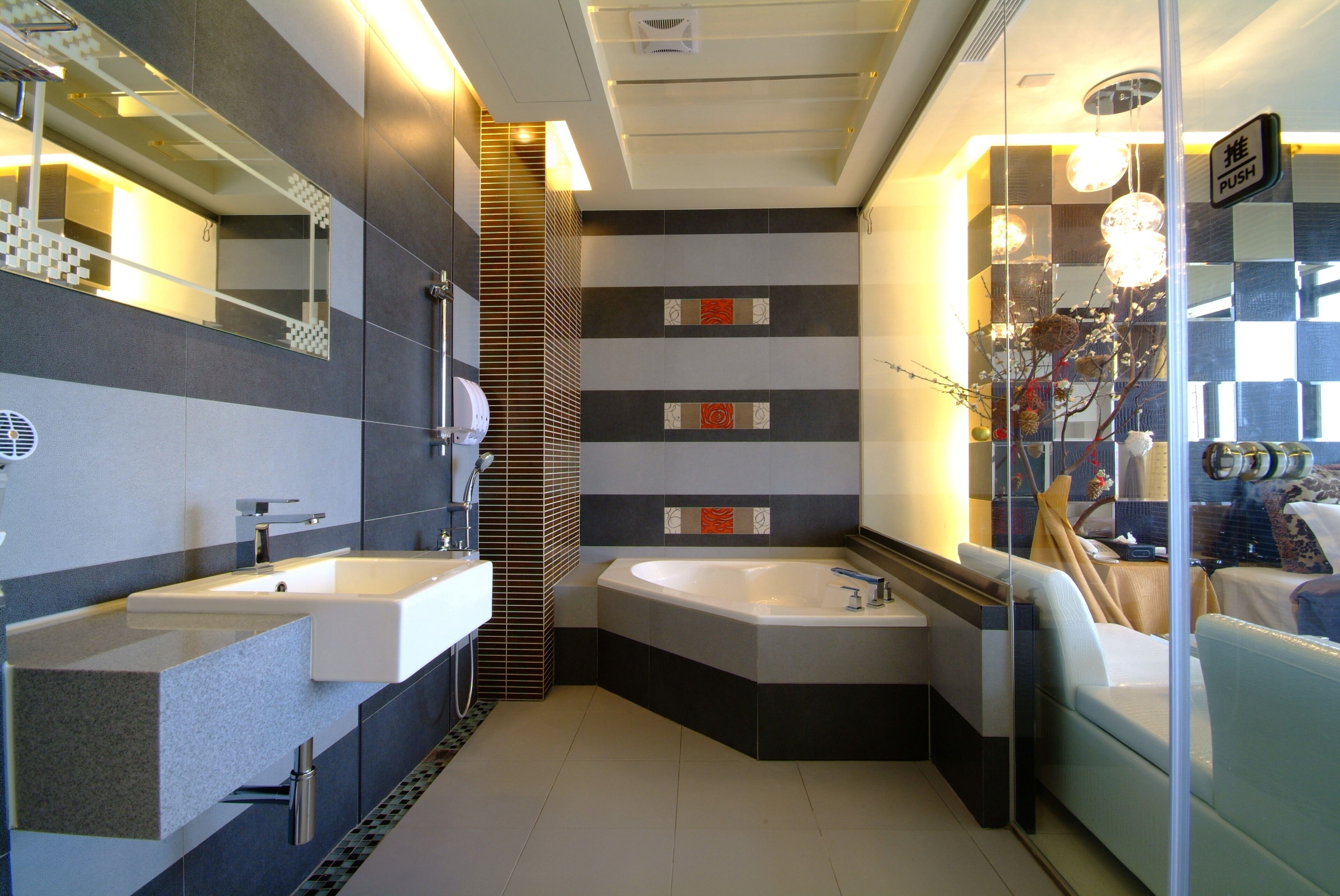 Superior Double Room, Lake View | Bathroom | Hair dryer, towels, shampoo, toilet paper