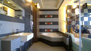 Superior Double Room, Lake View | Bathroom | Hair dryer, towels, shampoo, toilet paper