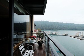 Balcony - LakeView Homestay (Yuchi)