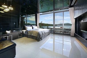 Habitación doble superior, vistas al lago | Escritorio, wifi gratis, ropa de cama