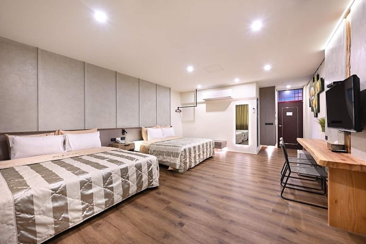 مكتب وواي فاي مجانًا وملاءات أسرّة