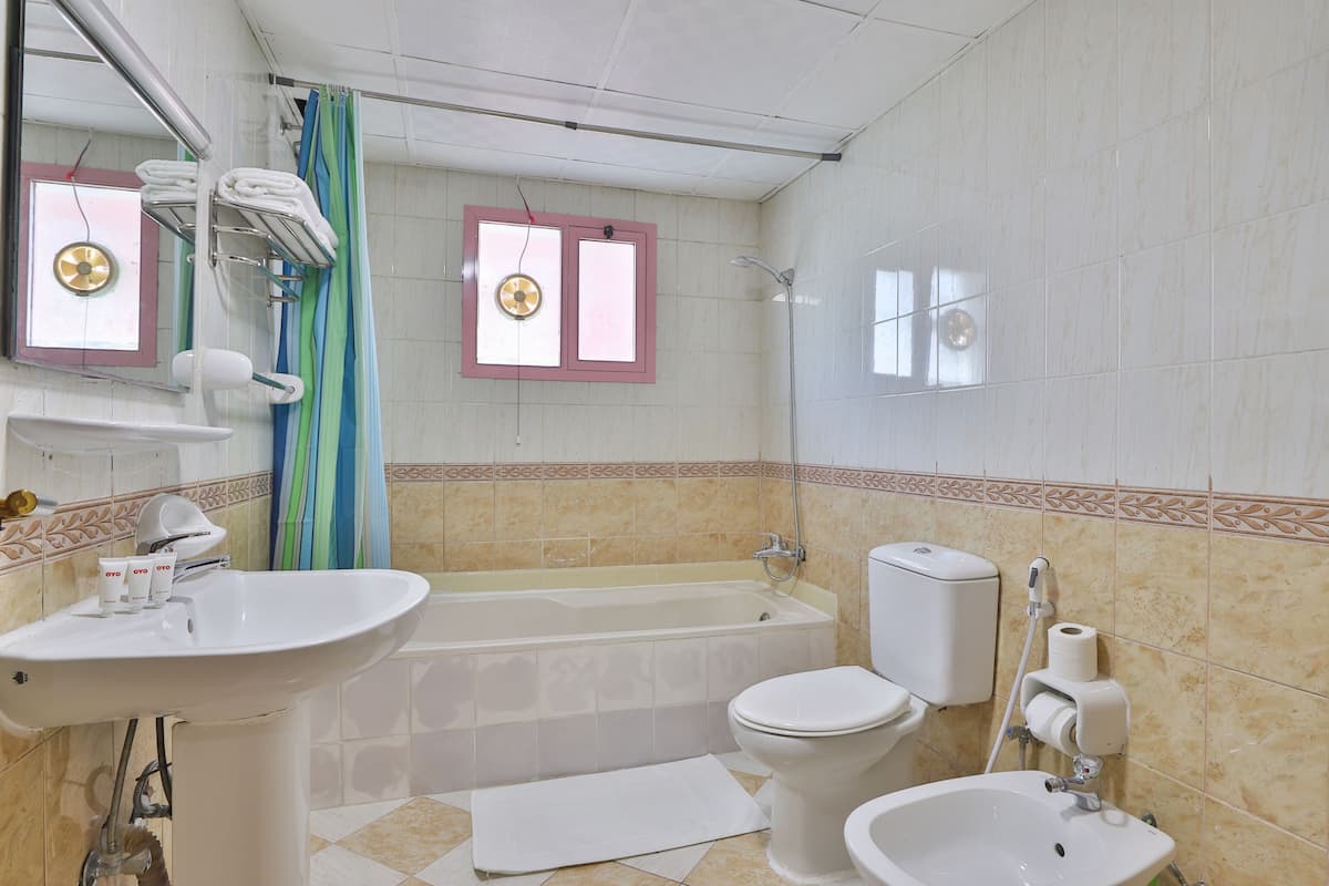 Dusj, toalettartikler (inkludert), håndklær og såpe