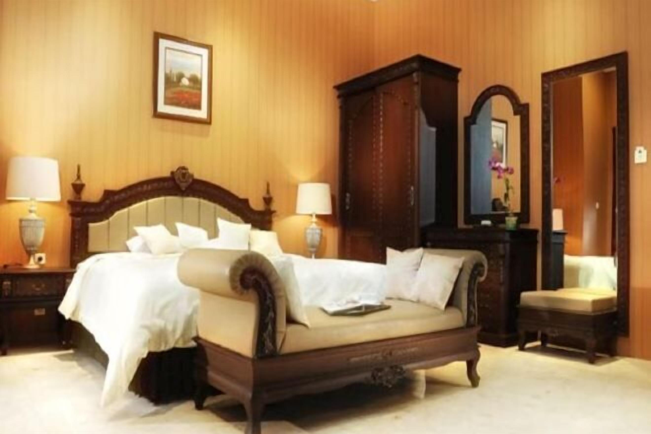 Minibar, két bảo mật tại phòng, bàn 