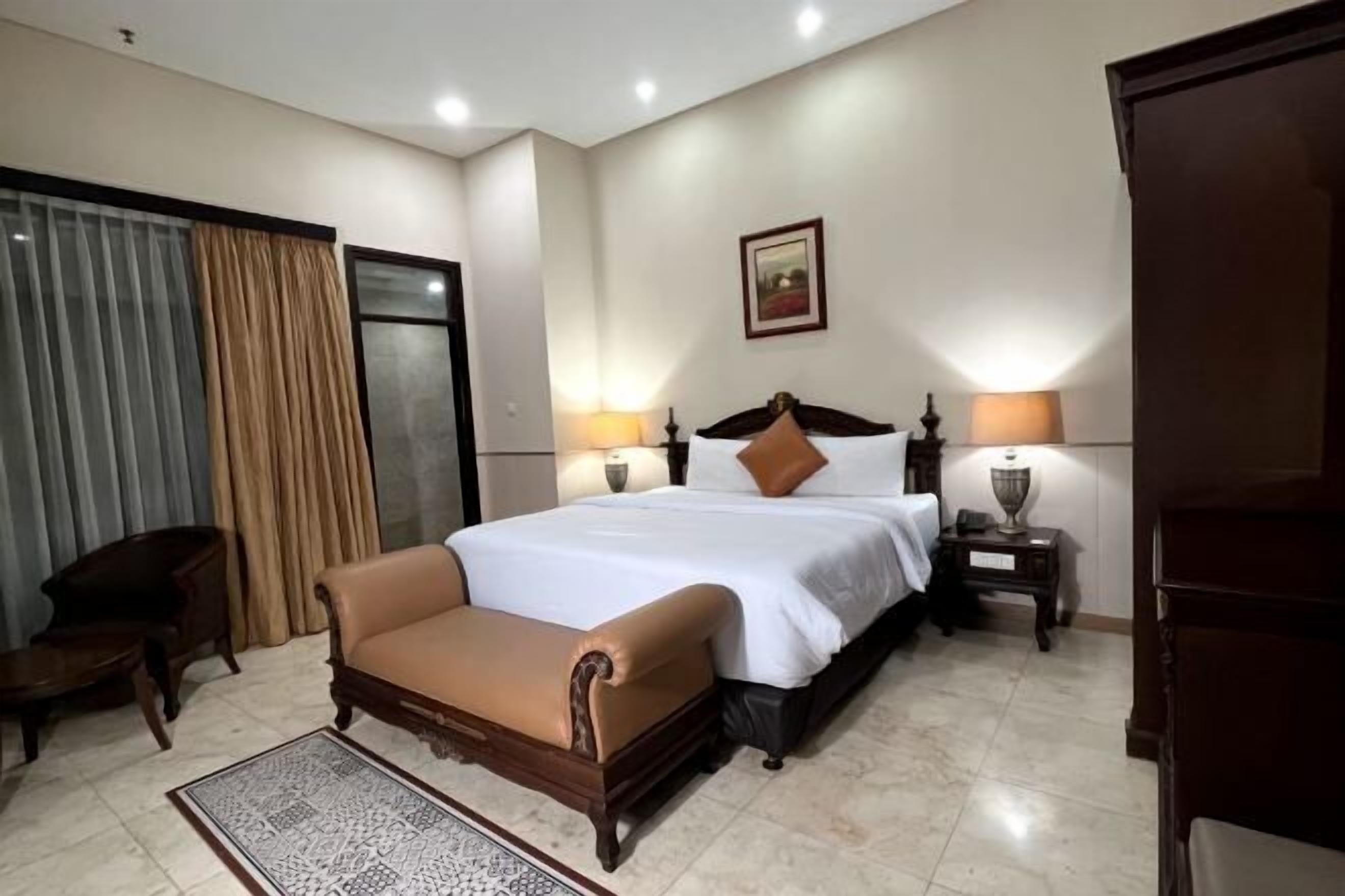 Minibar, in-room safe, desk, rollaway beds