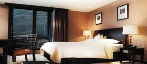 Deluxe Room | Minibar, in-room safe, desk, rollaway beds - The Palais Dago Hotel (Bandung)
