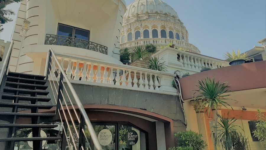 The Palais Dago Hotel