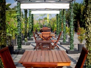 Restaurant - The Valley (Cimenyan)