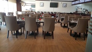 Café da manhã continental todos os dias mediante uma taxa