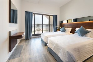 Departamento, 2 habitaciones | Caja de seguridad en la habitación y tabla de planchar con plancha 