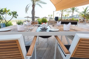 2 restaurantes; se sirve cocina internacional 