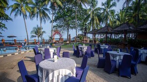 Outdoor dining - Nuansa Bali (ANYER)