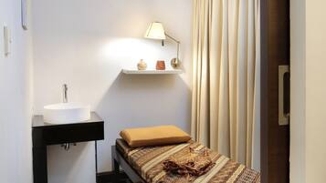Body treatments, aromatherapy, reflexology, 2 treatment rooms
