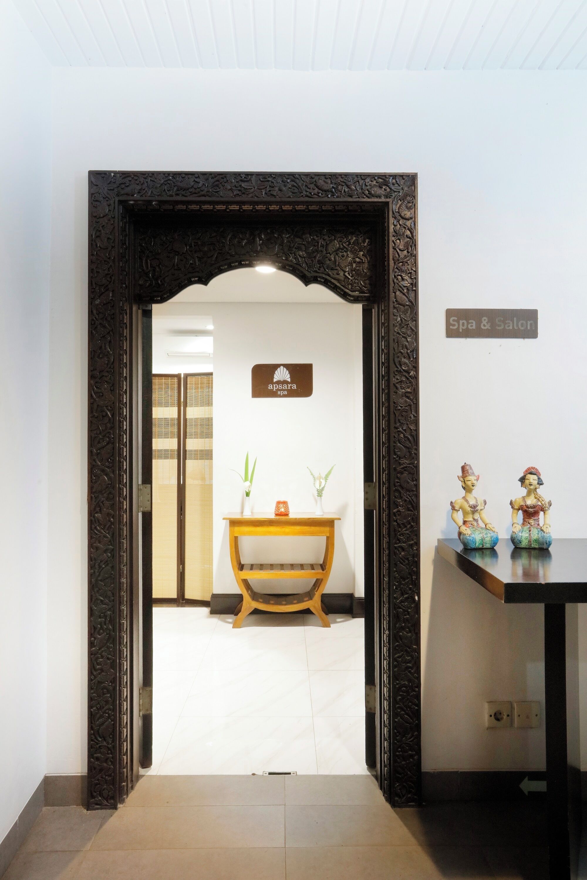 Body treatments, aromatherapy, reflexology, 2 treatment rooms